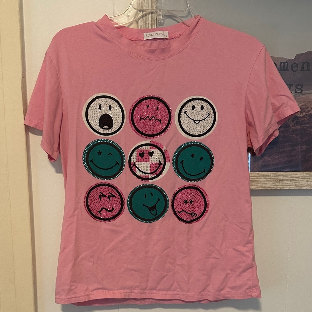 Size Small Over Apparel Pink Smiley Face Tshirt
